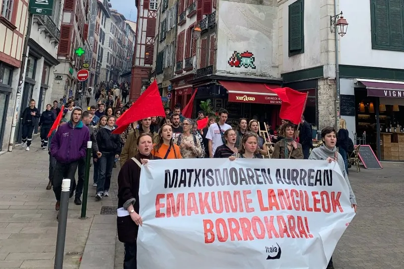 Angelun, emakume bat erailtzen saiatu da bere bikotekide ohia