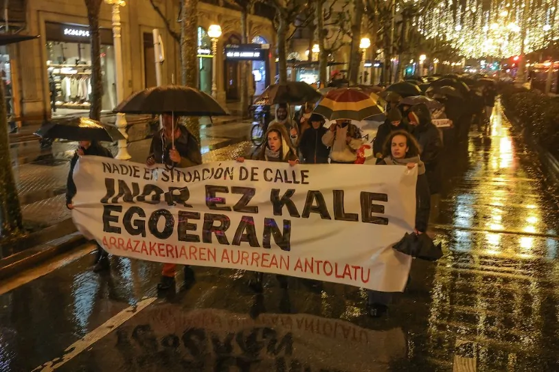 Martuteneko etxegabetze masiboa eta instituzioen utzikeria salatu dituzte ehunka lagunek