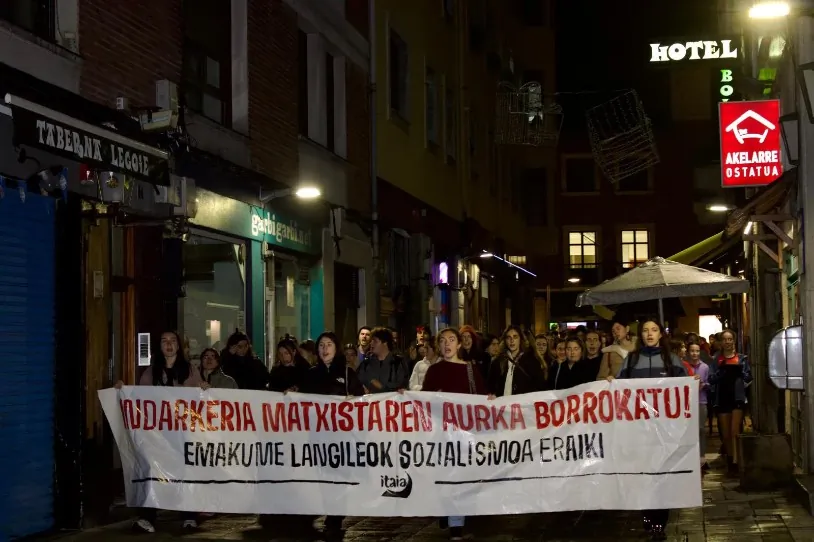 Gernikan, emakume bat giltzapetu eta jipoitu du bere bikotekide ohiak